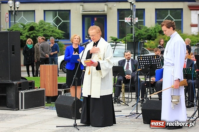 Zdjęcie w galerii na portalu naszraciborz.pl: Nowe fontanny otwarte z wielkim hukiem! wiadomości z regionu