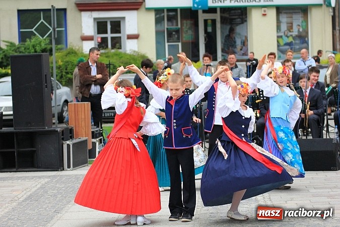 Zdjęcie w galerii na portalu naszraciborz.pl: Nowe fontanny otwarte z wielkim hukiem! wiadomości z regionu