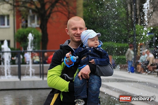 Zdjęcie w galerii na portalu naszraciborz.pl: Nowe fontanny otwarte z wielkim hukiem! wiadomości z regionu