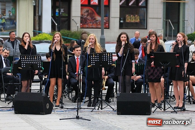 Zdjęcie w galerii na portalu naszraciborz.pl: Nowe fontanny otwarte z wielkim hukiem! wiadomości z regionu