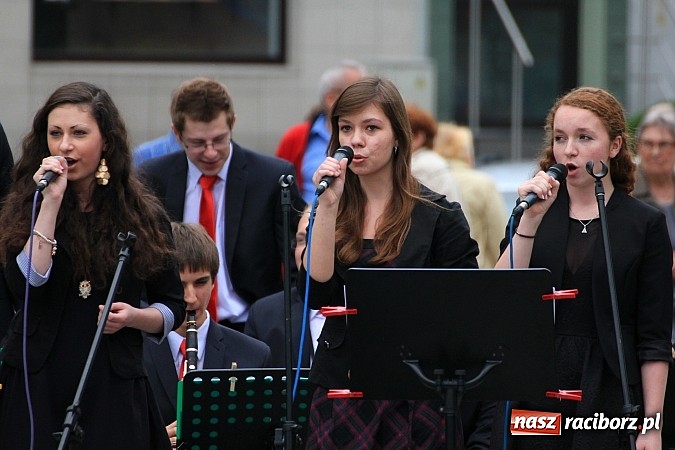 Zdjęcie w galerii na portalu naszraciborz.pl: Nowe fontanny otwarte z wielkim hukiem! wiadomości z regionu