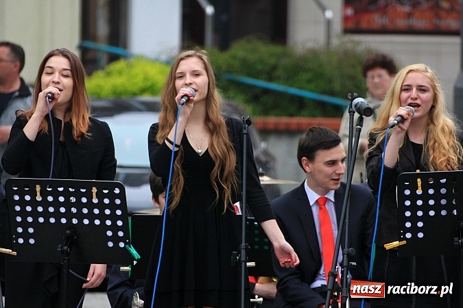 Zdjęcie w galerii na portalu naszraciborz.pl: Nowe fontanny otwarte z wielkim hukiem! wiadomości z regionu