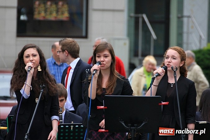Zdjęcie w galerii na portalu naszraciborz.pl: Nowe fontanny otwarte z wielkim hukiem! wiadomości z regionu