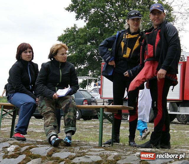 Zdjęcie w galerii na portalu naszraciborz.pl: Kajakarze nadal na Odrze wiadomości z regionu