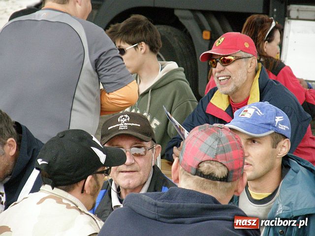 Zdjęcie w galerii na portalu naszraciborz.pl: Kajakarze nadal na Odrze wiadomości z regionu