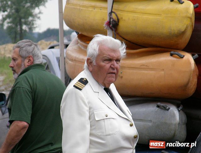 Zdjęcie w galerii na portalu naszraciborz.pl: Kajakarze nadal na Odrze wiadomości z regionu