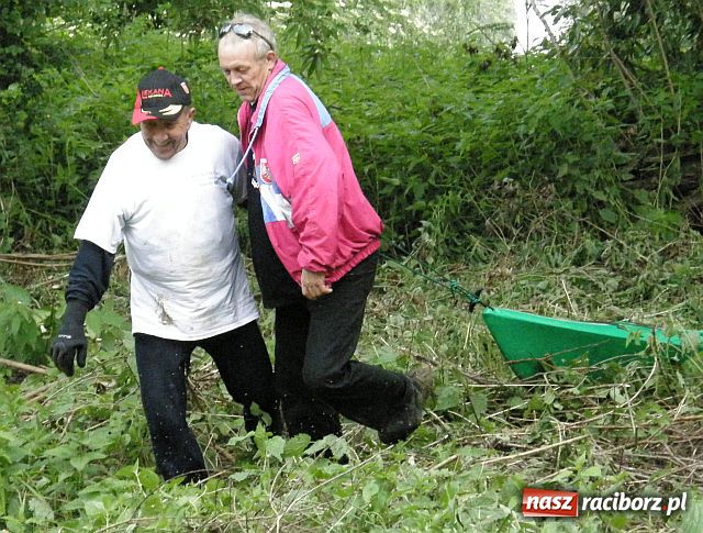 Zdjęcie w galerii na portalu naszraciborz.pl: Kajakarze nadal na Odrze wiadomości z regionu