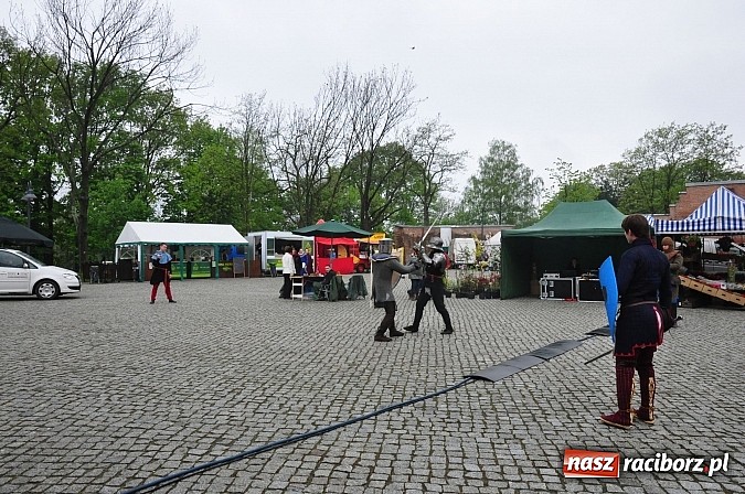 Zdjęcie w galerii na portalu naszraciborz.pl: Jarmark zamkowy ruszył. Pogoda łaskawa wiadomości z regionu