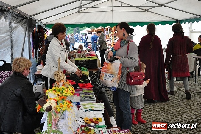 Zdjęcie w galerii na portalu naszraciborz.pl: Jarmark zamkowy ruszył. Pogoda łaskawa wiadomości z regionu