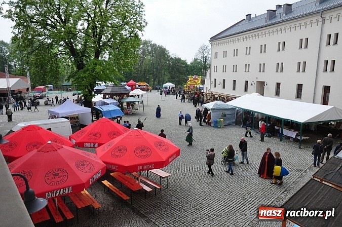 Zdjęcie w galerii na portalu naszraciborz.pl: Jarmark zamkowy ruszył. Pogoda łaskawa wiadomości z regionu