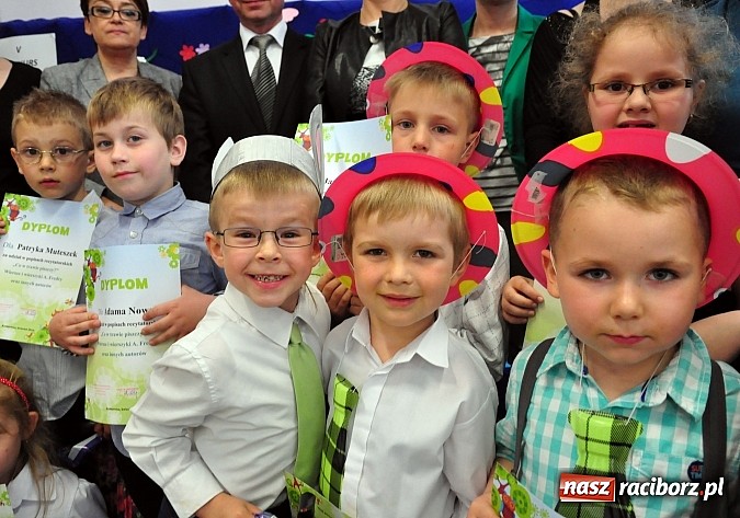 Zdjęcie w galerii na portalu naszraciborz.pl: Co w trawie piszczy, czyli Fredro w wykonaniu przedszkolak&oacute;w wiadomości z regionu