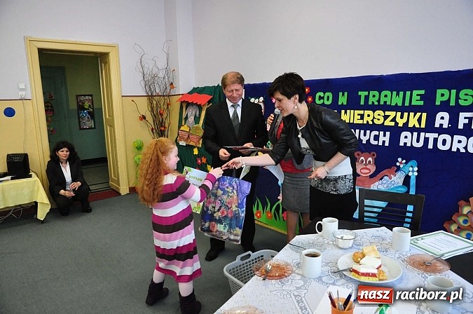 Zdjęcie w galerii na portalu naszraciborz.pl: Co w trawie piszczy, czyli Fredro w wykonaniu przedszkolak&oacute;w wiadomości z regionu