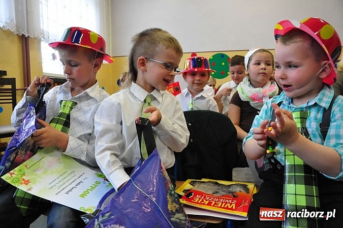 Zdjęcie w galerii na portalu naszraciborz.pl: Co w trawie piszczy, czyli Fredro w wykonaniu przedszkolak&oacute;w wiadomości z regionu