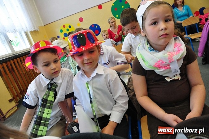 Zdjęcie w galerii na portalu naszraciborz.pl: Co w trawie piszczy, czyli Fredro w wykonaniu przedszkolak&oacute;w wiadomości z regionu