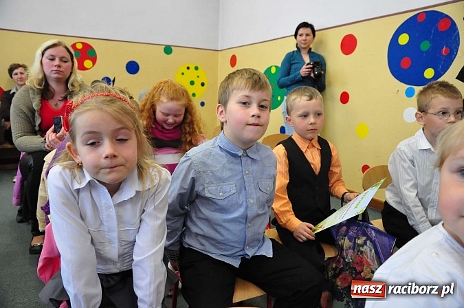 Zdjęcie w galerii na portalu naszraciborz.pl: Co w trawie piszczy, czyli Fredro w wykonaniu przedszkolak&oacute;w wiadomości z regionu