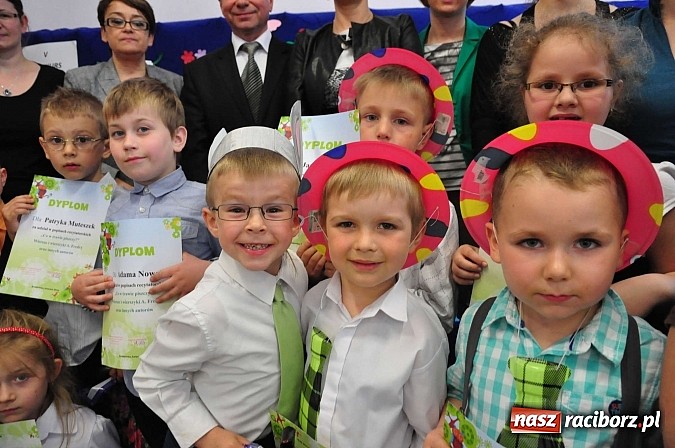 Zdjęcie w galerii na portalu naszraciborz.pl: Co w trawie piszczy, czyli Fredro w wykonaniu przedszkolak&oacute;w wiadomości z regionu