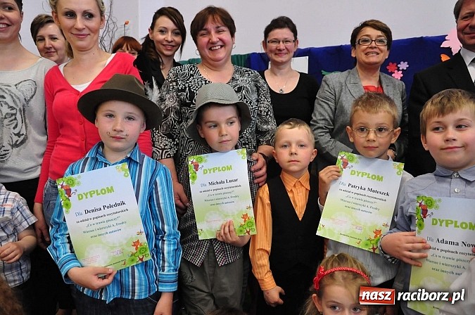 Zdjęcie w galerii na portalu naszraciborz.pl: Co w trawie piszczy, czyli Fredro w wykonaniu przedszkolak&oacute;w wiadomości z regionu