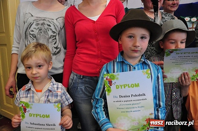 Zdjęcie w galerii na portalu naszraciborz.pl: Co w trawie piszczy, czyli Fredro w wykonaniu przedszkolak&oacute;w wiadomości z regionu