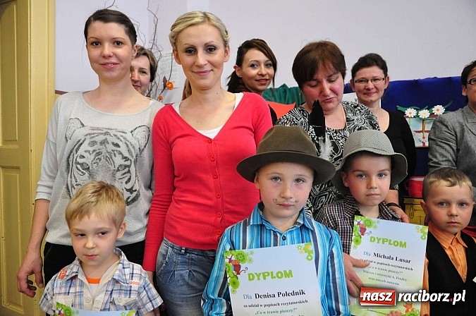 Zdjęcie w galerii na portalu naszraciborz.pl: Co w trawie piszczy, czyli Fredro w wykonaniu przedszkolak&oacute;w wiadomości z regionu