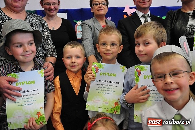 Zdjęcie w galerii na portalu naszraciborz.pl: Co w trawie piszczy, czyli Fredro w wykonaniu przedszkolak&oacute;w wiadomości z regionu