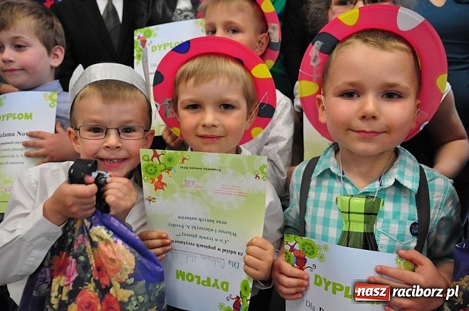 Zdjęcie w galerii na portalu naszraciborz.pl: Co w trawie piszczy, czyli Fredro w wykonaniu przedszkolak&oacute;w wiadomości z regionu