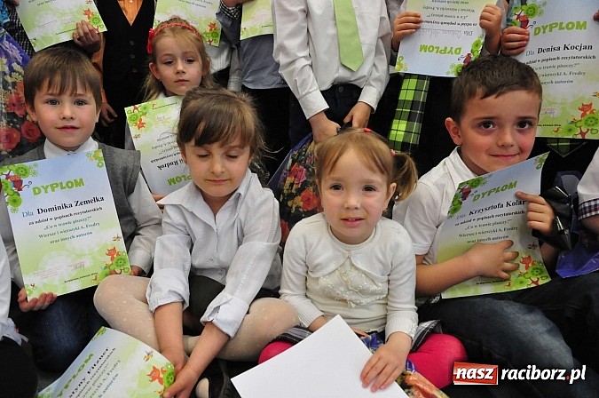 Zdjęcie w galerii na portalu naszraciborz.pl: Co w trawie piszczy, czyli Fredro w wykonaniu przedszkolak&oacute;w wiadomości z regionu