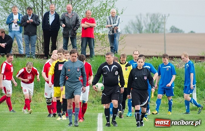 Zdjęcie w galerii na portalu naszraciborz.pl: Bezbarwne derby gminy zakończone poważną kontuzją wiadomości z regionu