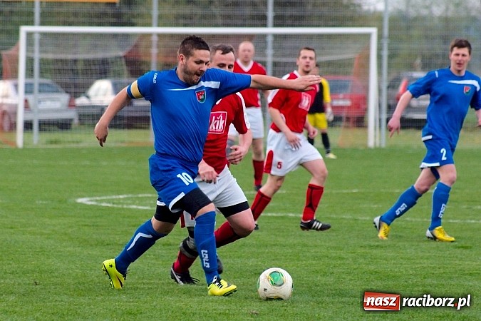 Zdjęcie w galerii na portalu naszraciborz.pl: Bezbarwne derby gminy zakończone poważną kontuzją wiadomości z regionu