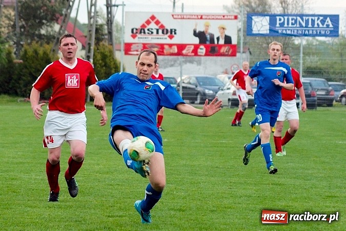 Zdjęcie w galerii na portalu naszraciborz.pl: Bezbarwne derby gminy zakończone poważną kontuzją wiadomości z regionu