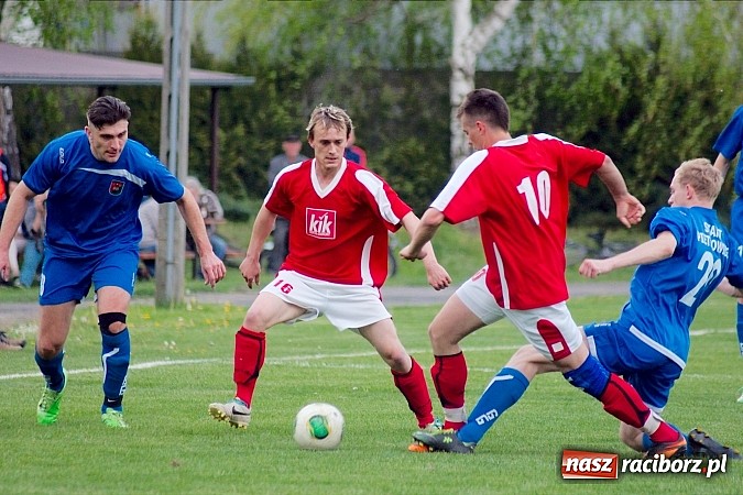 Zdjęcie w galerii na portalu naszraciborz.pl: Bezbarwne derby gminy zakończone poważną kontuzją wiadomości z regionu