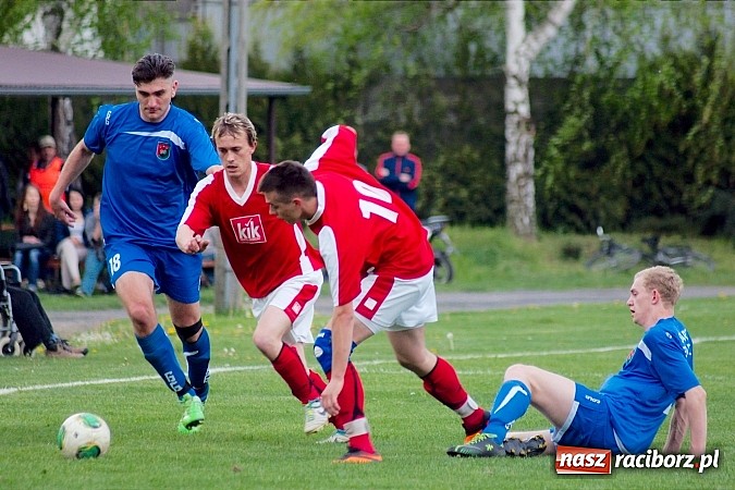 Zdjęcie w galerii na portalu naszraciborz.pl: Bezbarwne derby gminy zakończone poważną kontuzją wiadomości z regionu