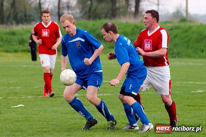Zdjęcie w galerii na portalu naszraciborz.pl: Bezbarwne derby gminy zakończone poważną kontuzją wiadomości z regionu