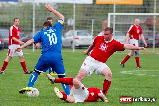Zdjęcie w galerii na portalu naszraciborz.pl: Bezbarwne derby gminy zakończone poważną kontuzją wiadomości z regionu