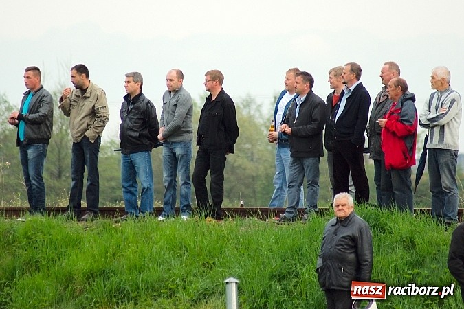 Zdjęcie w galerii na portalu naszraciborz.pl: Bezbarwne derby gminy zakończone poważną kontuzją wiadomości z regionu