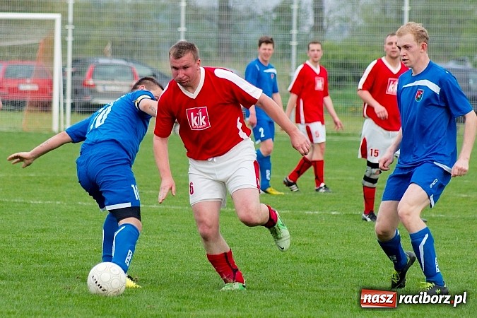 Zdjęcie w galerii na portalu naszraciborz.pl: Bezbarwne derby gminy zakończone poważną kontuzją wiadomości z regionu
