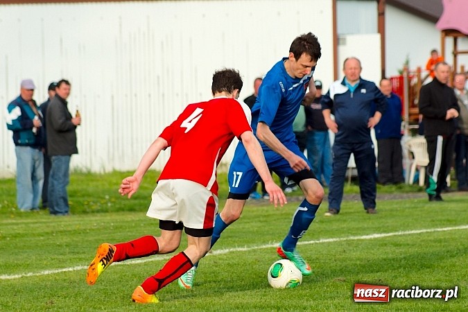 Zdjęcie w galerii na portalu naszraciborz.pl: Bezbarwne derby gminy zakończone poważną kontuzją wiadomości z regionu