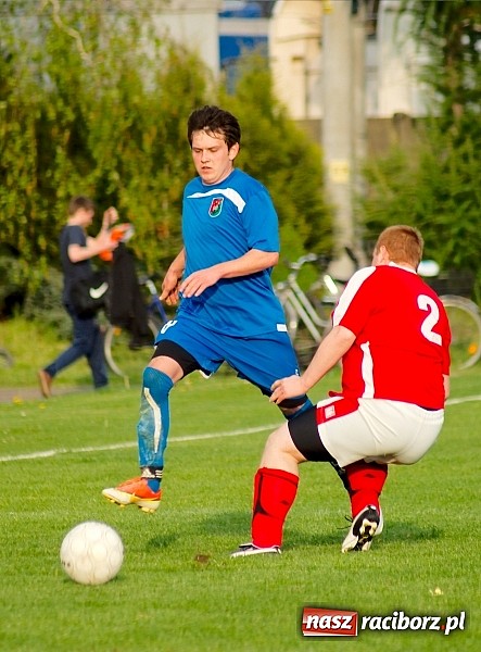 Zdjęcie w galerii na portalu naszraciborz.pl: Bezbarwne derby gminy zakończone poważną kontuzją wiadomości z regionu