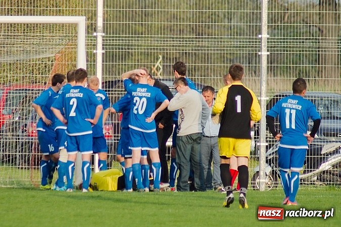 Zdjęcie w galerii na portalu naszraciborz.pl: Bezbarwne derby gminy zakończone poważną kontuzją wiadomości z regionu