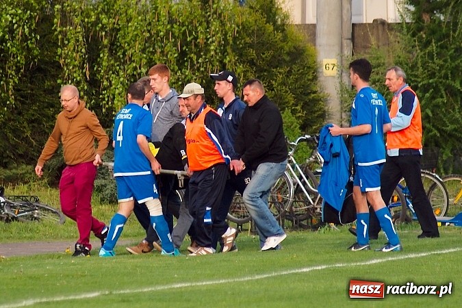 Zdjęcie w galerii na portalu naszraciborz.pl: Bezbarwne derby gminy zakończone poważną kontuzją wiadomości z regionu