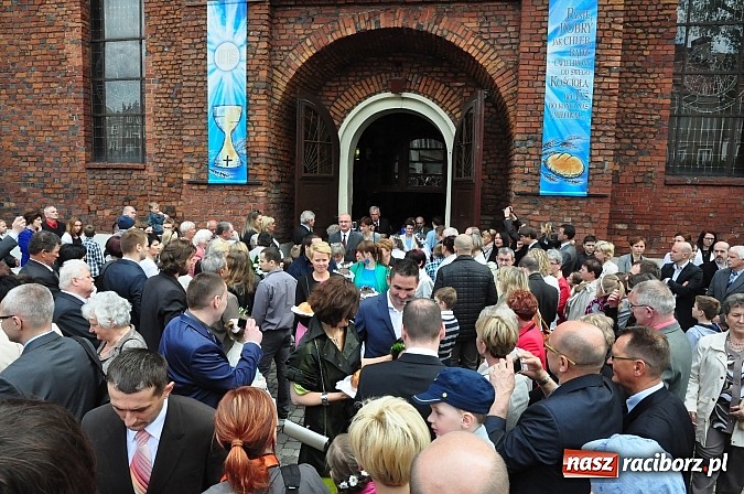 Zdjęcie w galerii na portalu naszraciborz.pl: Papieskie krem&oacute;wki rozchodziły się dziś na Rynku jak świeże bułeczki wiadomości z regionu