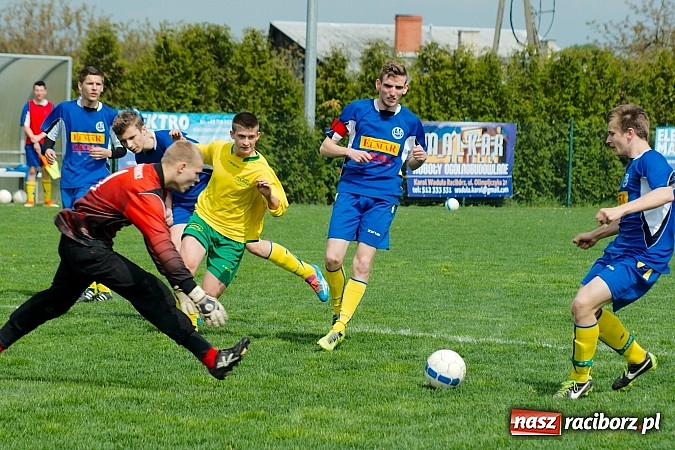 Zdjęcie w galerii na portalu naszraciborz.pl: Ciężka przeprawa markowickich juniorów wiadomości z regionu