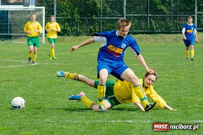 Zdjęcie w galerii na portalu naszraciborz.pl: Ciężka przeprawa markowickich juniorów wiadomości z regionu