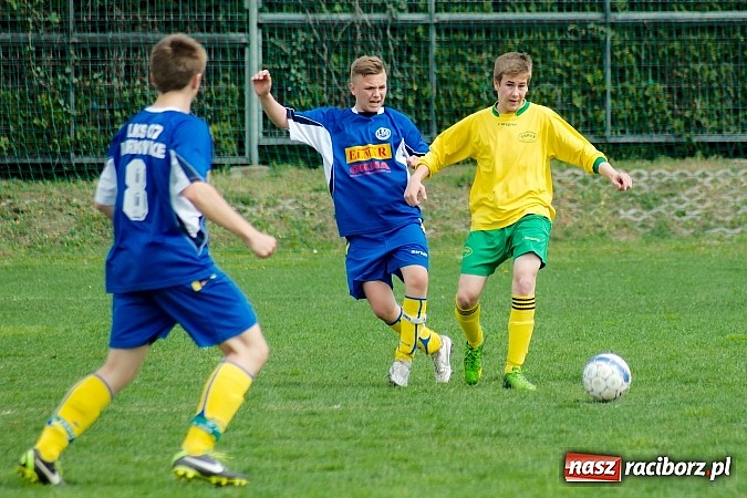 Zdjęcie w galerii na portalu naszraciborz.pl: Ciężka przeprawa markowickich juniorów wiadomości z regionu