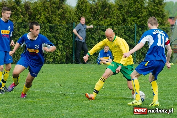 Zdjęcie w galerii na portalu naszraciborz.pl: Ciężka przeprawa markowickich juniorów wiadomości z regionu