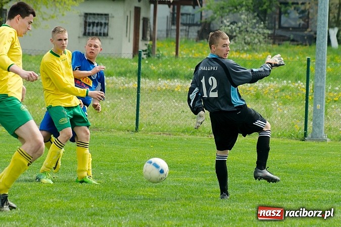 Zdjęcie w galerii na portalu naszraciborz.pl: Ciężka przeprawa markowickich juniorów wiadomości z regionu