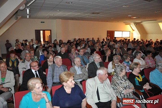 Zdjęcie w galerii na portalu naszraciborz.pl: Z Kres&oacute;w i Lwowa do Raciborza. Niedziela wspomnień z papieskim zakończeniem wiadomości z regionu