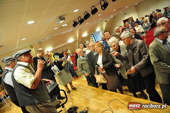 Zdjęcie w galerii na portalu naszraciborz.pl: Z Kres&oacute;w i Lwowa do Raciborza. Niedziela wspomnień z papieskim zakończeniem wiadomości z regionu