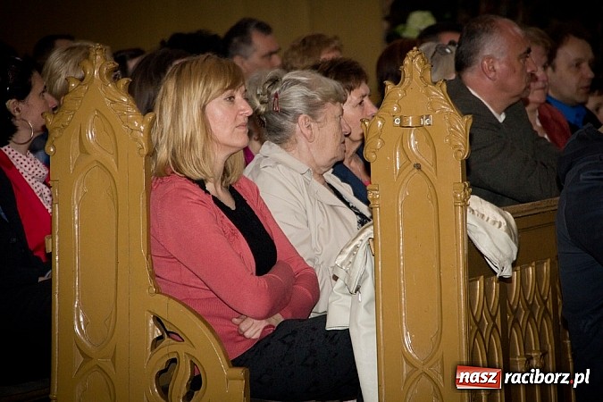 Zdjęcie w galerii na portalu naszraciborz.pl: Koncert papieski w kościele na Starej Wsi wiadomości z regionu