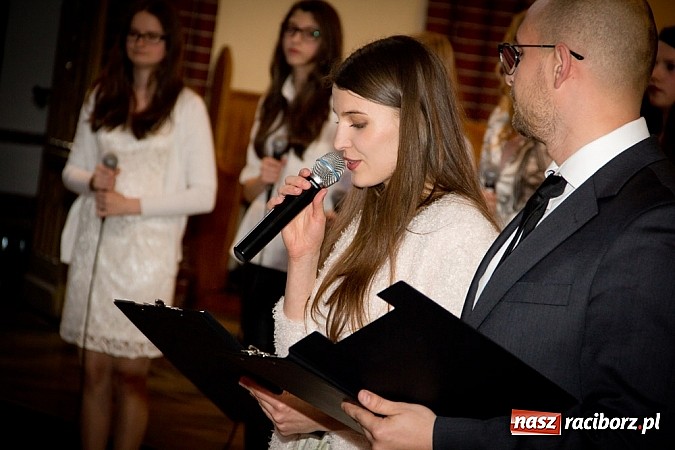 Zdjęcie w galerii na portalu naszraciborz.pl: Koncert papieski w kościele na Starej Wsi wiadomości z regionu