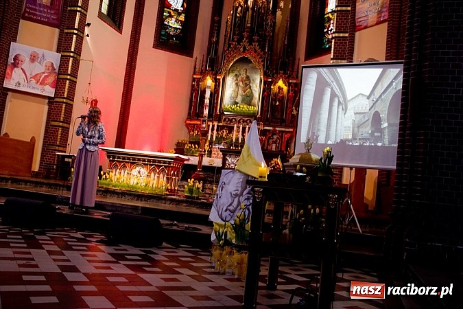 Zdjęcie w galerii na portalu naszraciborz.pl: Koncert papieski w kościele na Starej Wsi wiadomości z regionu